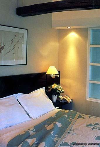 Bonsoir Madame Hotel