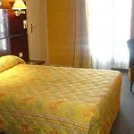 Hotel Bonsoir Madame Parigi